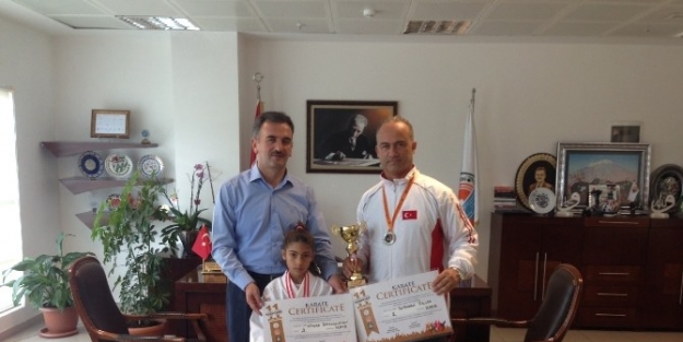 Gemlikli Karateciler Erzurum’dan Madalya İle Döndü