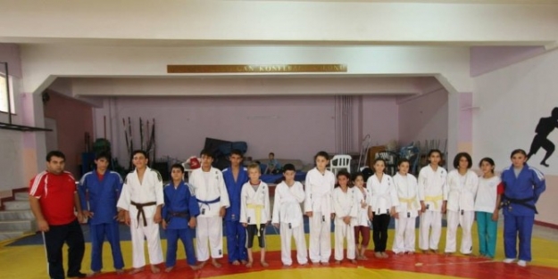 Yaz Spor Okulları Judo Kursu Devam Ediyor