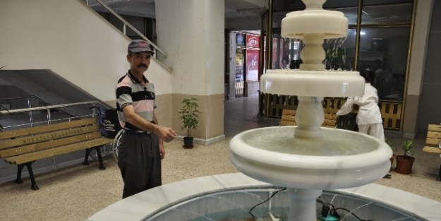 Belediyenin Süs Havuzuna Dilek Parası