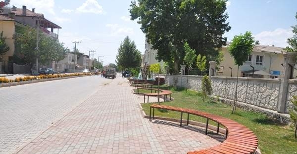 Yeni Oturma Grupları Ve Piknik Masaları Yerleştirildi