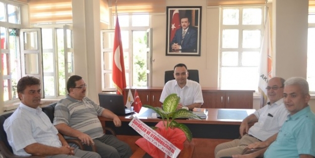 Başkanlar Ak Parti Kula İlçe Teşkilatını Ziyaret Etti