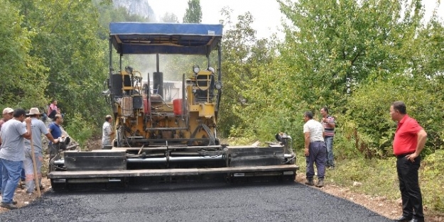 Toroslar Belediyesi’nin Asfalt Çalişmalari Sürüyor