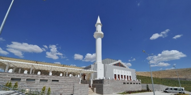 Ortaköy Mezarlığı Defin İçin Hazır