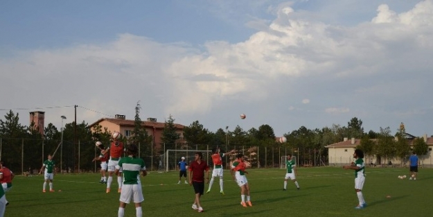 Kayseri Şekerspor Maçı Aşırı Rüzgar Ve Yağmur Nedeniyle Yarıda Kaldı