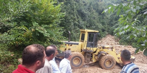 Akçakoca’da Sel İle Mücadele Çalişmalari Sürüyor