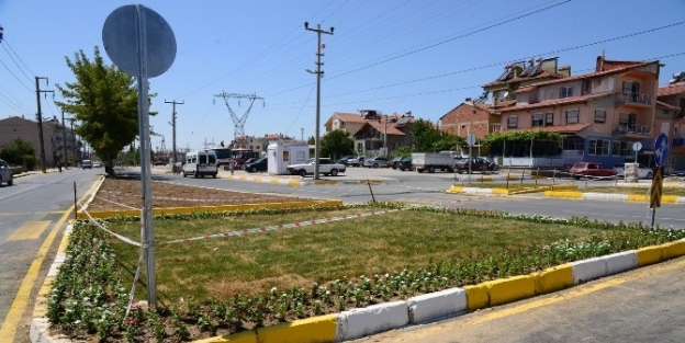 Kavşaklar Ve Parklarda Peyzaj Çalişmalari Başladı