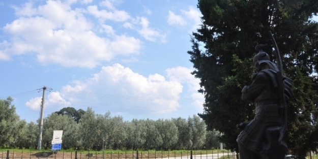 Orhan Gazi’nin Yadigarı Cami Ve Hamam Tinercilerin Mekanı Oldu