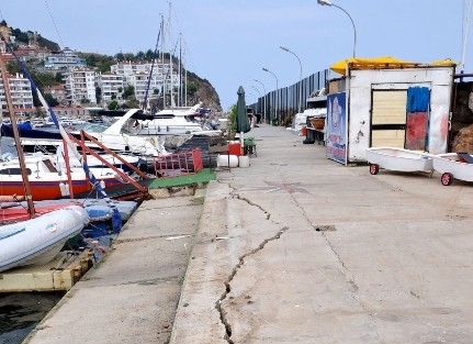 Arnavutköy Balıkçı Barınağında Onarım Başladı