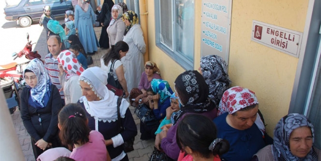 Eylemciler hastaneye kilit vurdu!