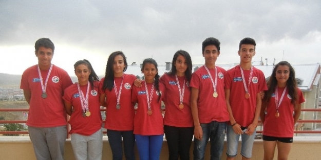 Adanalı Atletler 9 Madalya İle Döndü