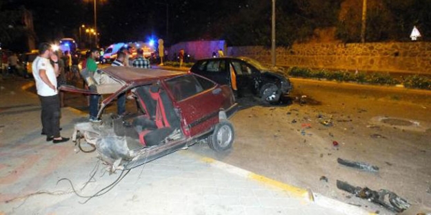 Otomobil ortadan ikiye bölündü