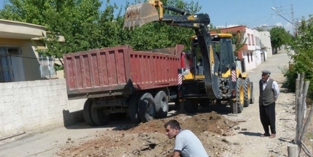 Kahta Belediyesi Alt Yapı Çalişmalarina Devam Ediyor