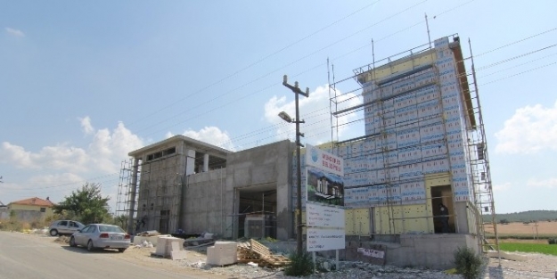 Menderes Belediyesi’nden Oğlananası’na Çok Amaçlı Salon
