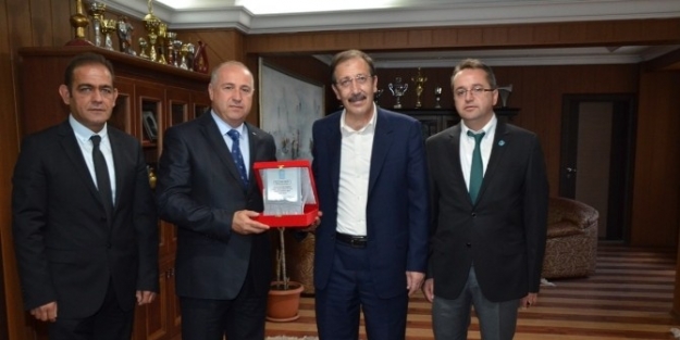 Palandöken Belediyesi, Vatandaşlara Erzurum Zirvesinde Balık Yedirdi