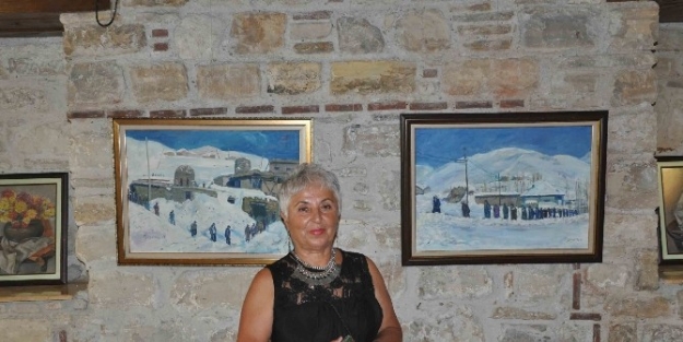 Ressam Gülizar Kılıç, Kuşadası’nda Sergi Açtı