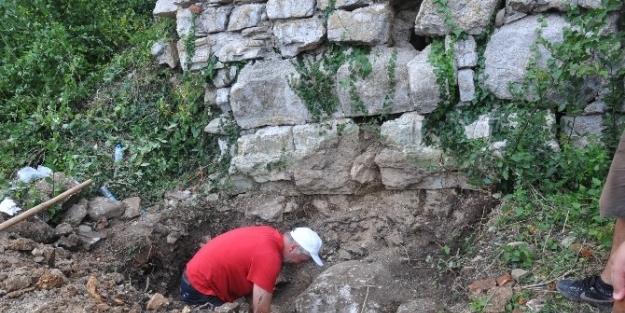 Ceneviz Kalesinde Sondaj Çalişmalari Başladı