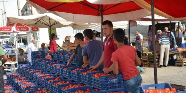 Pazarcı Esnafından Özgüven’e Teşekkür