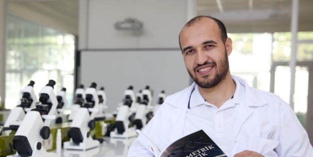 Optisyenlik Eğitimine İlk Türkçe Kaynak Gediz Üniversitesi’nden