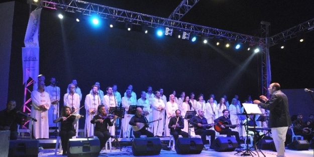 Somalı Madenci Çocuklari Yararına Alaçatı’da Konser Verildi
