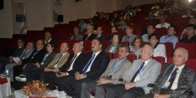 Neü’de 5. Eğitim Yönetimi Forumu Gerçekleştirildi
