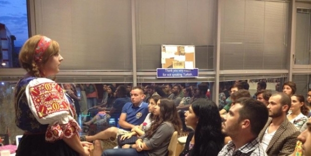 Speaking Cafe’de Renkli Geceler