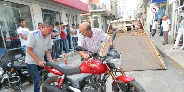 Tekirdağ’daki Plakasız Motosikletler Toplanıyor