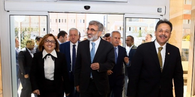 Bakan Yıldız, Başkan Şahin’i Ziyaret Etti