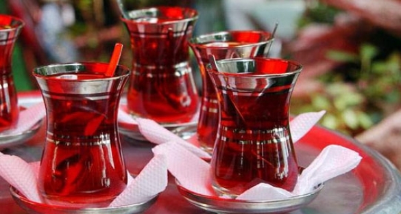 Çay'a tek şekerden fazlası yasak!