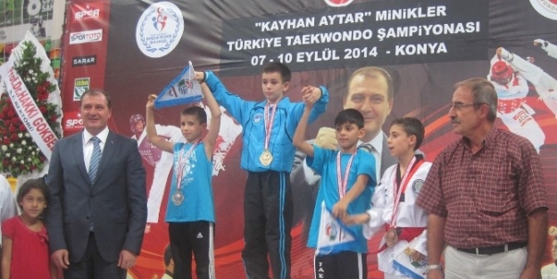 Minik Tekvandocular Bir Altın, Bir Gümüş Kazandı