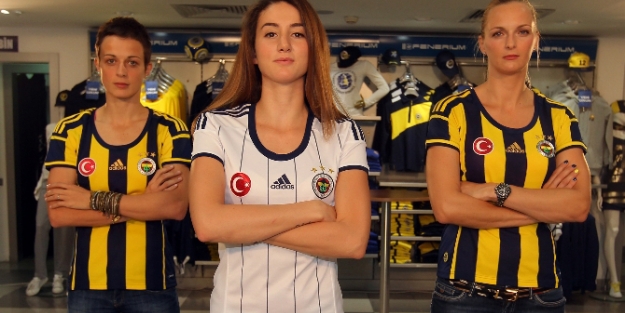 Fenerbahçe'nin bayan formaları tanıtıldı!