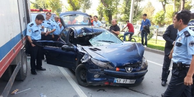 Kütahya’da Trafik Kazası: 3 Yaralı