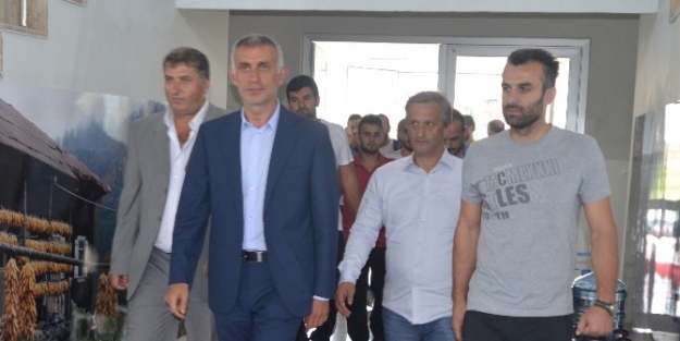 Trabzonspor Başkanı Hacıosmanoğlu’ndan Ardeşen Gsk’ya Ziyaret