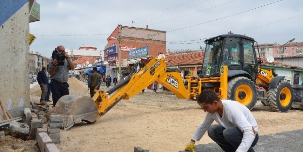 Ereğli’de Yollar Kilitli Parke Taşlarıyla Döşeniyor