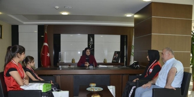 Başarılı Sporculardan Başkan Toru’ya Ziyaret