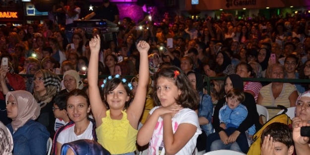 Burcu Güneş Gemliklileri Coşturdu