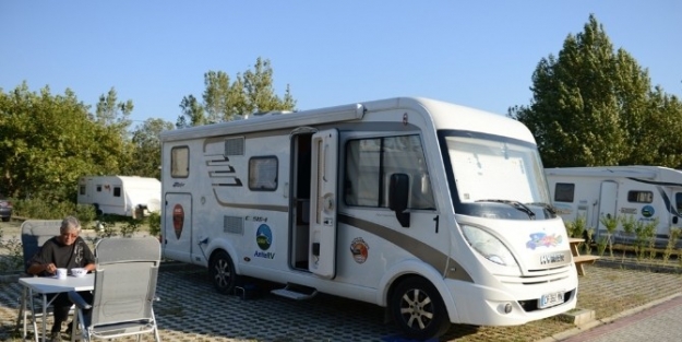 Nilüfer Kamp Ve Karavan Tesislerine Büyük İlgi
