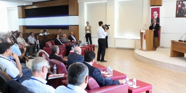 Cü’de Düzenlenen İsmaililik Ve Batıni Zihniyet Çaliştayi Başladı