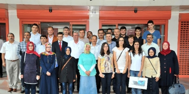 Akşehir Belediyesi Başarılı Öğrencileri Ödüllendirdi