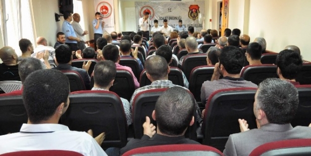 Mahkumlar, Konserde Stres Attı