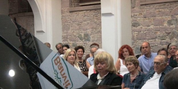 Ayvalık’ta İdil Biret’en Unutulmaz Konser