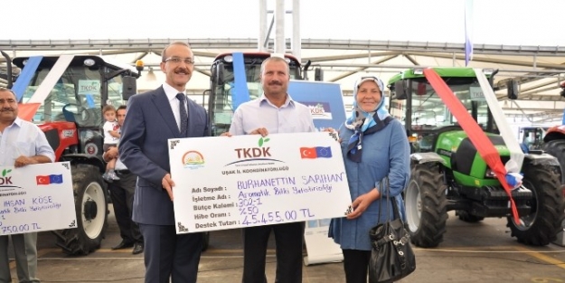 Uşaklı Çiftçilere Tkdk Tarafından 146 Traktör Teslim Edildi