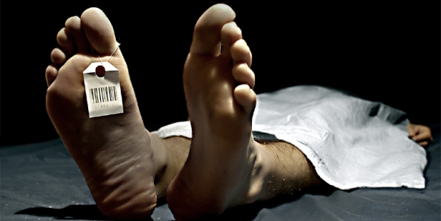 Komşusunun cesedini gören adam öldü