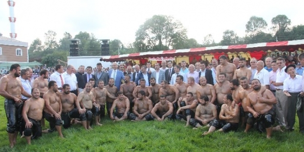 Tekkeköy’de Güreş Şenliği