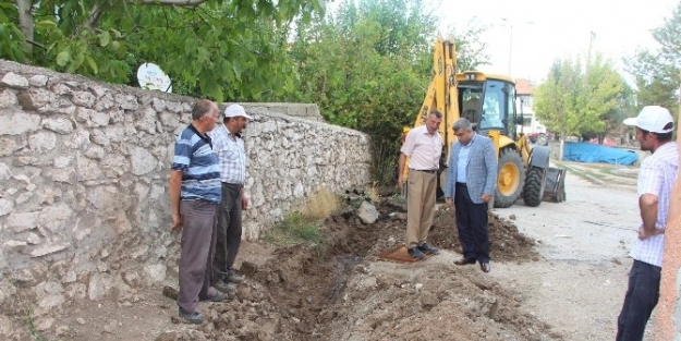 Okul Bahçesinde Kanalizasyon Çalişmasi