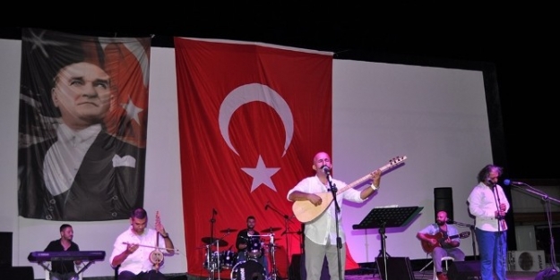 Foça Festivali’nde Coşku Sürüyor
