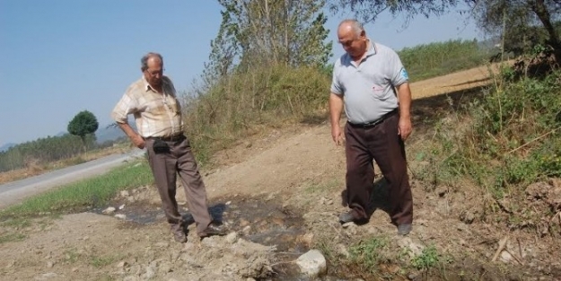 Yıkık Kanaletlerden Sular Boşa Akıyor