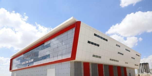 Akkent Kapalı Spor Salonu Tamamlandı