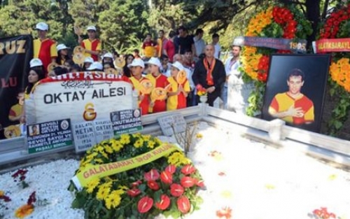 Metin Oktay kabri başında anıldı