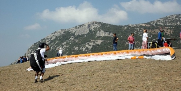 Gürsu’da 6’ncı Yamaç Paraşütü Festivali Başladı