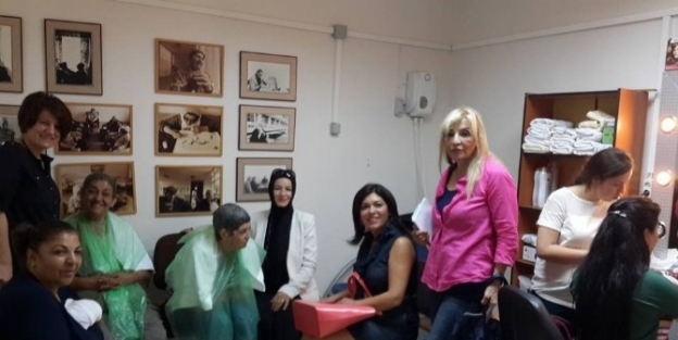 Ak Partili Kadınlardan Güzellik Uzmanları Eşliğinde Huzurevi Ziyareti